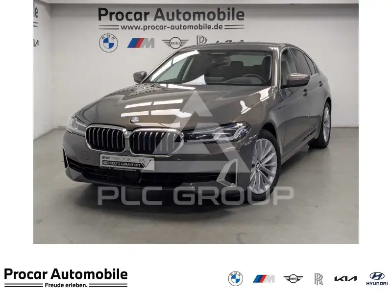 2023 BMW 520
