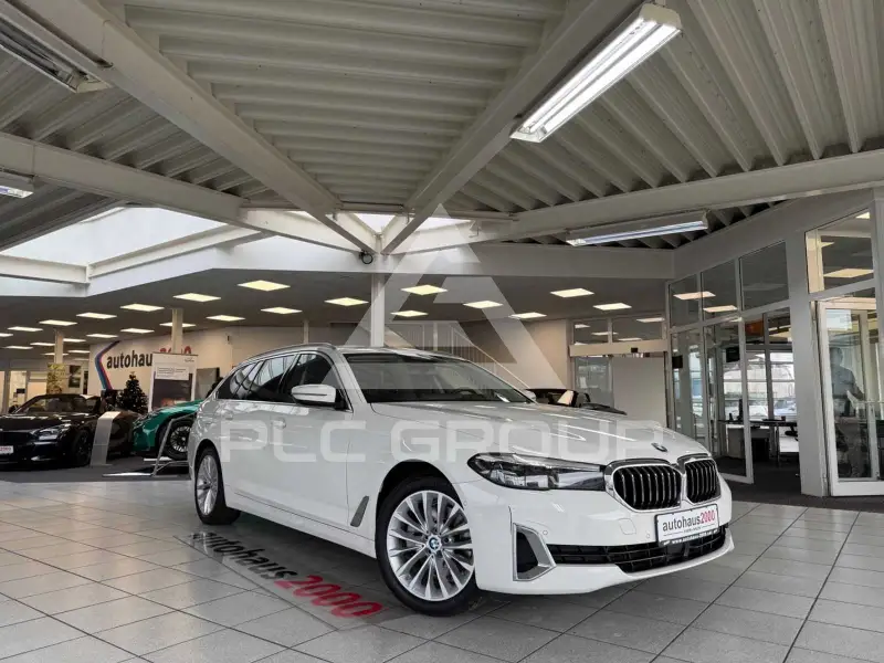 2023 BMW 520