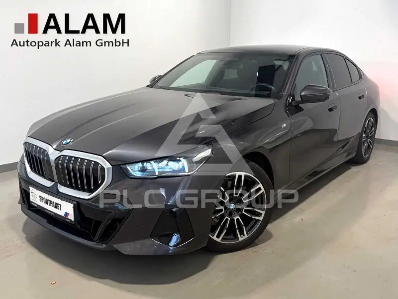 2023 BMW 520