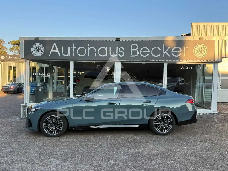 2023 BMW 520