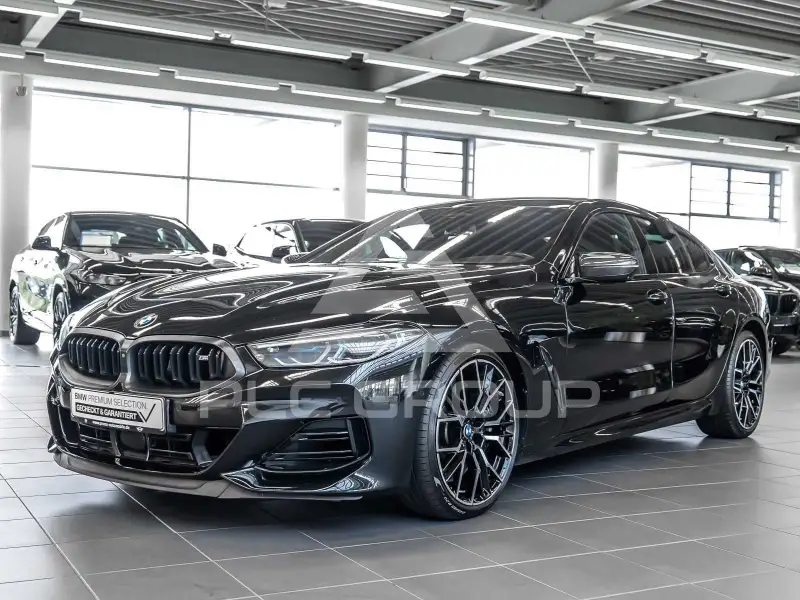 2023 BMW M8