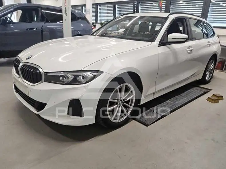 2023 BMW 318