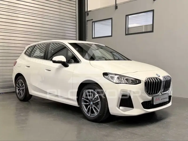 2023 BMW 220