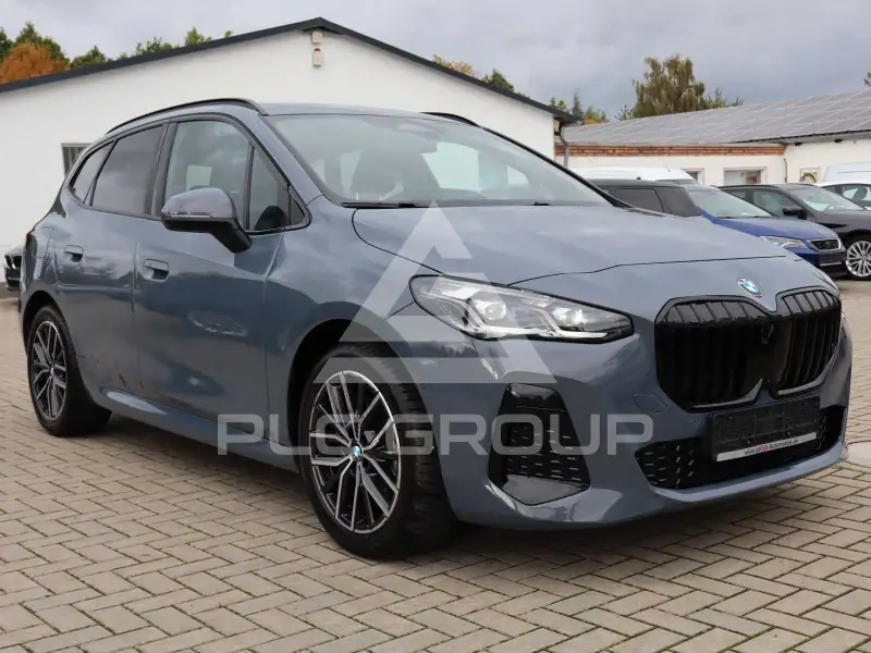 2023 BMW 220