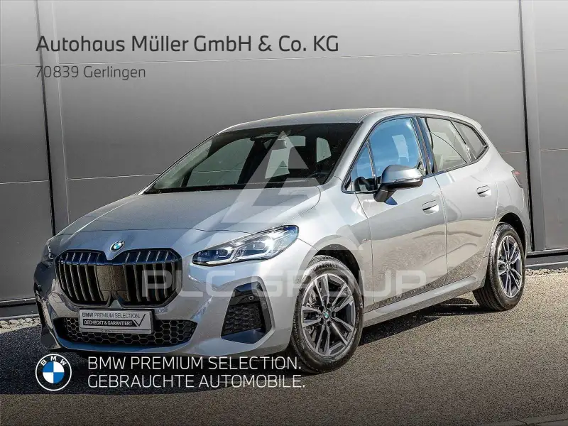 2023 BMW 220
