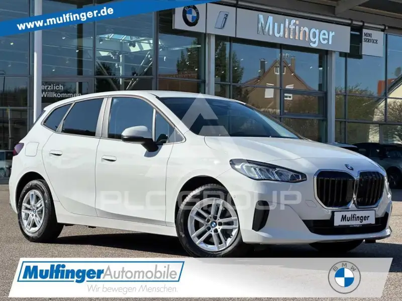 2023 BMW 220