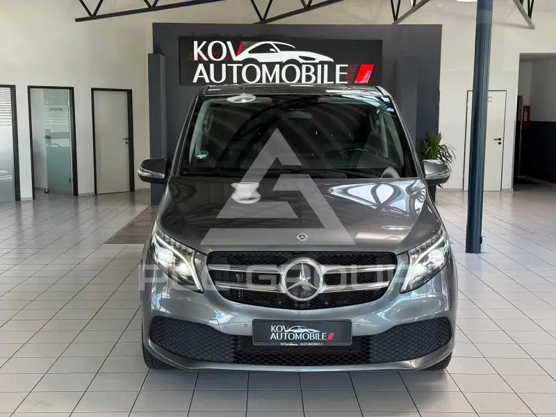 2023 Mercedes Benz V 300