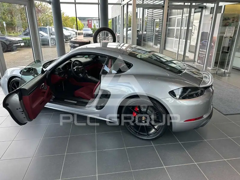 2023 Porsche Cayman