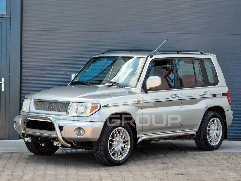 2004 Mitsubishi PAJARO