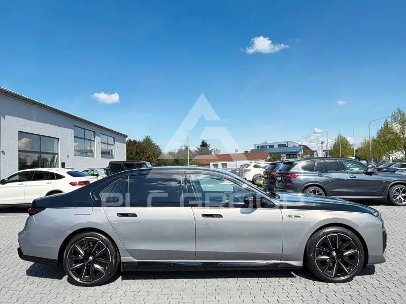 2024 BMW M7