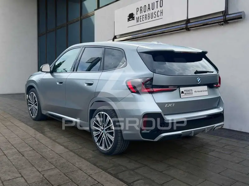2025 BMW iX