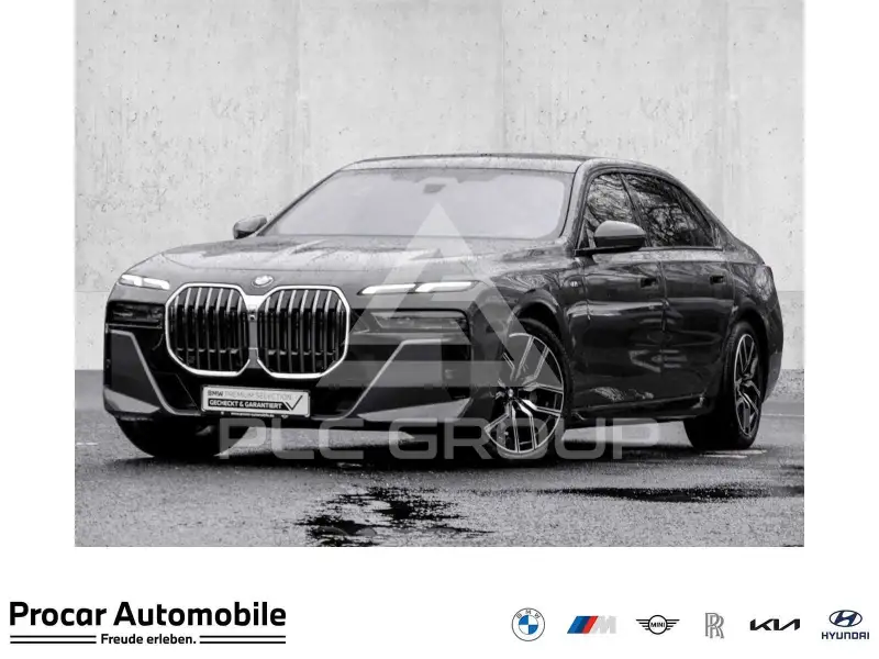 2025 BMW 740
