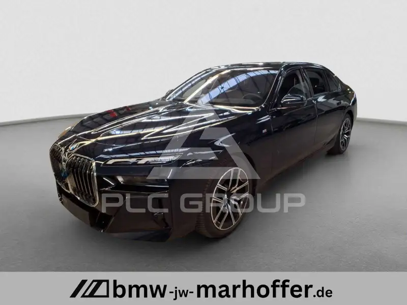 2025 BMW 740