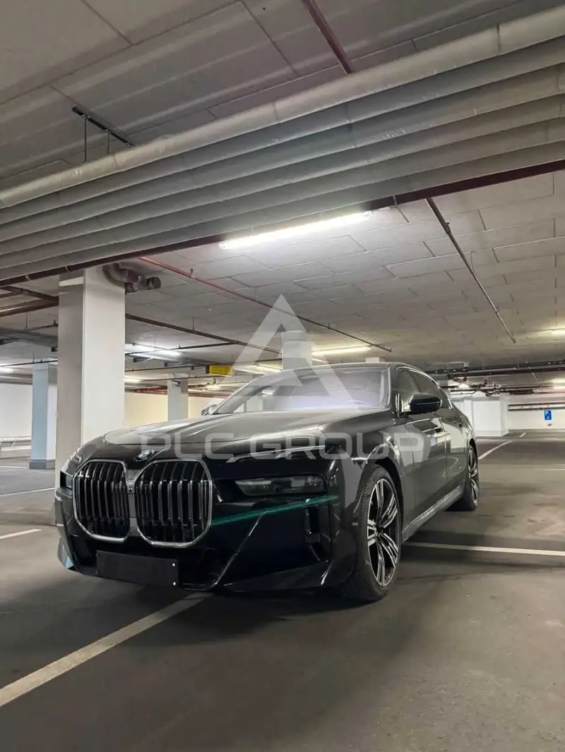2025 BMW 740