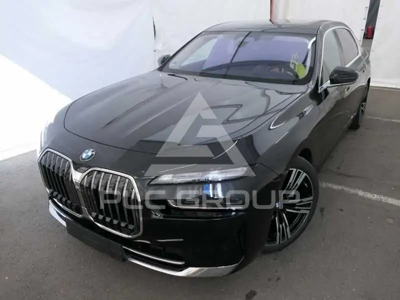 2025 BMW 740