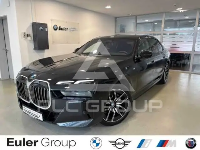 2025 BMW 740