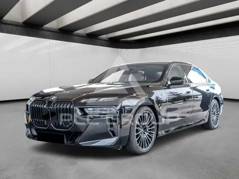 2025 BMW 740