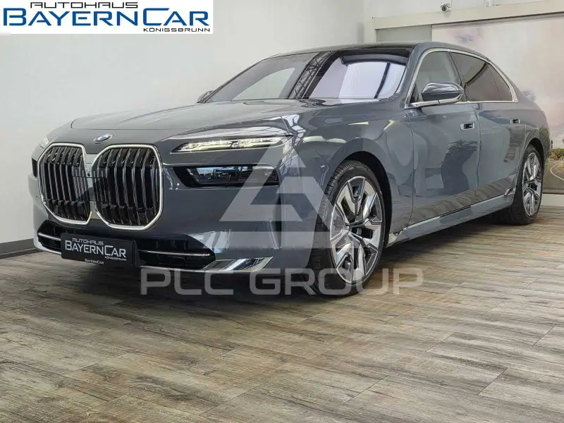 2025 BMW 740