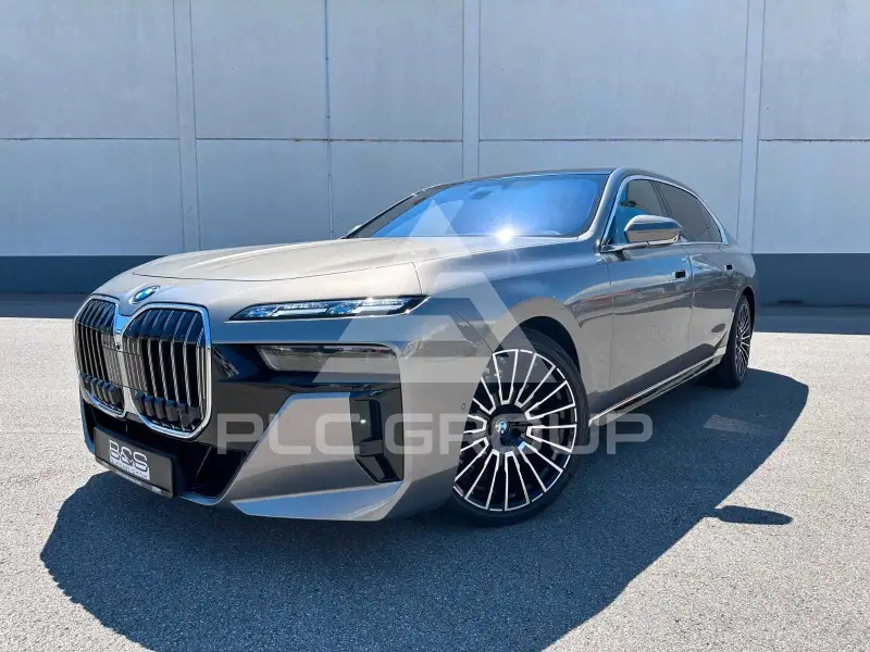 2025 BMW 740