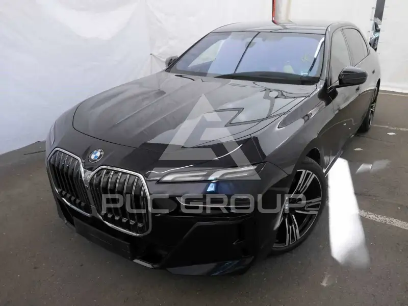 2025 BMW 740