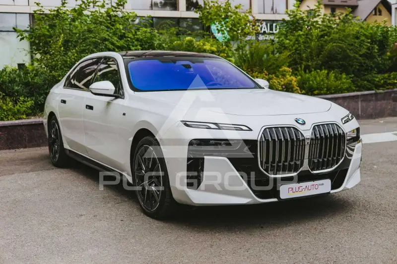 2025 BMW 740