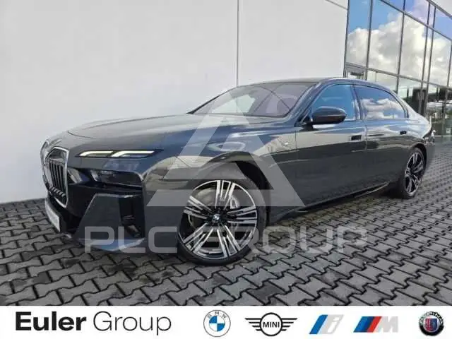 2025 BMW 740