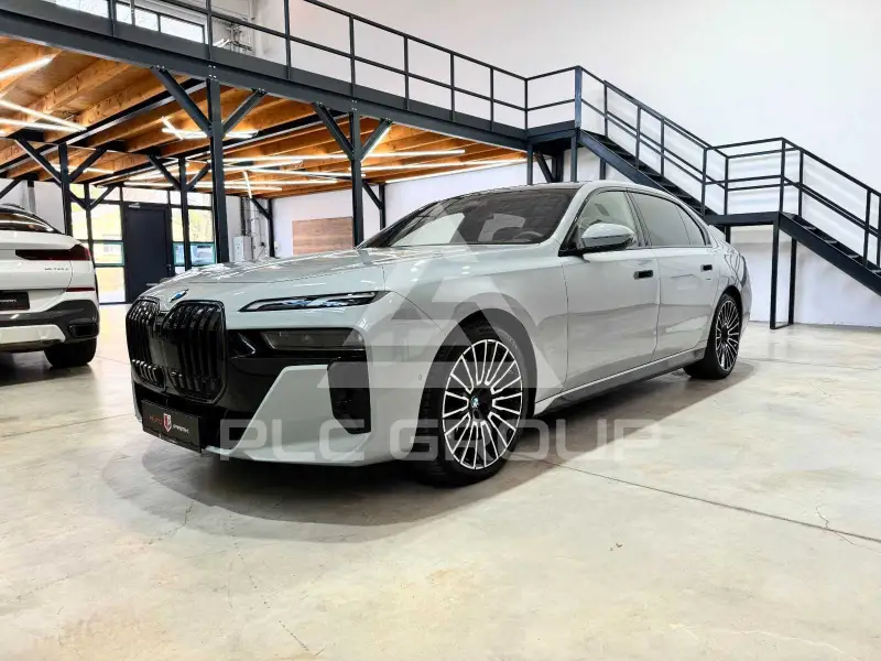 2025 BMW 740