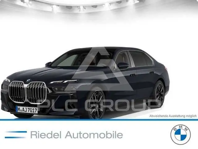 2025 BMW 740