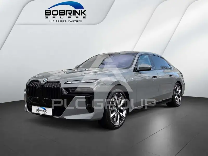 2025 BMW 740