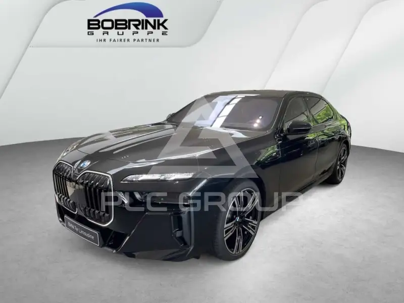 2025 BMW 740