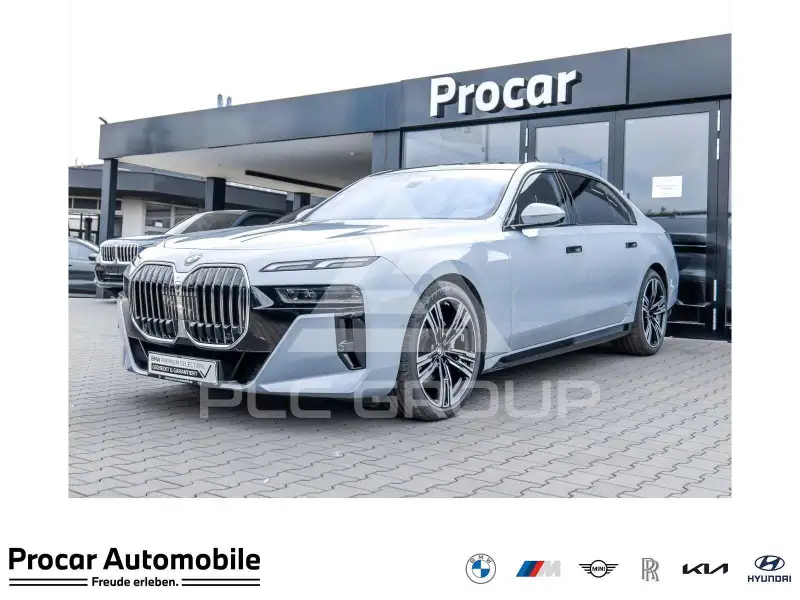 2025 BMW 740