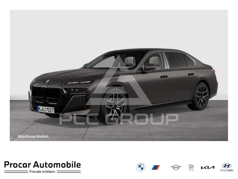2025 BMW 740