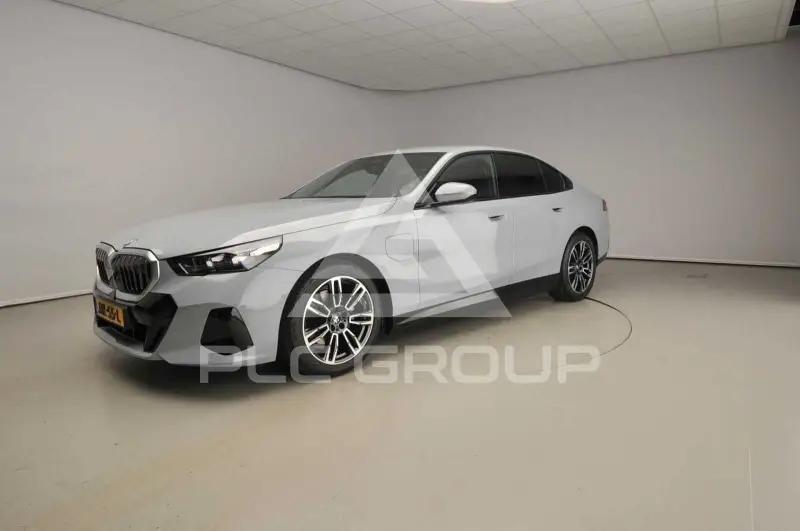 2025 BMW 530