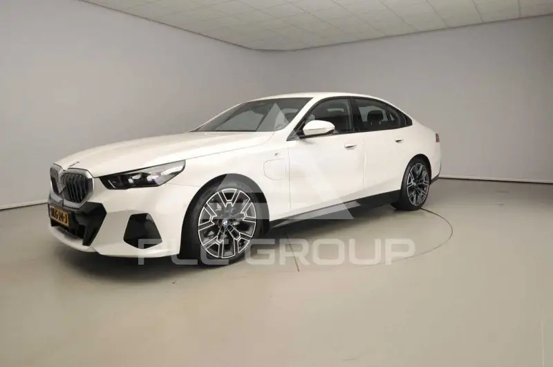 2025 BMW 530