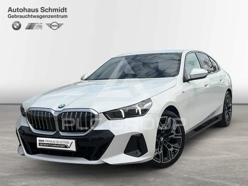 2025 BMW 520