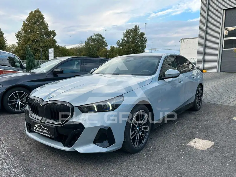 2025 BMW 520