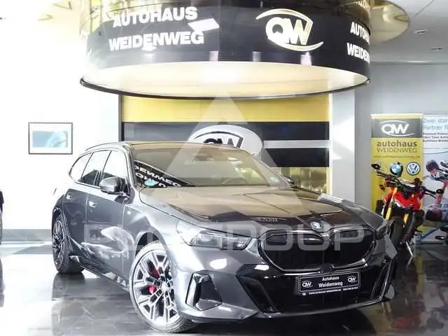 2025 BMW 520