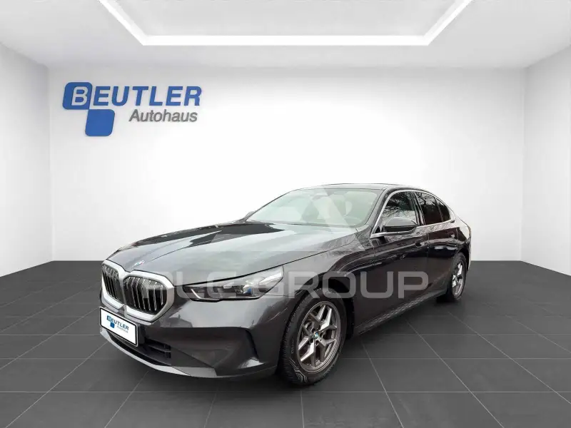 2025 BMW 520