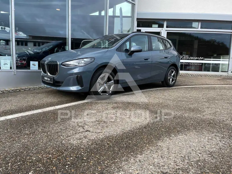2025 BMW 220