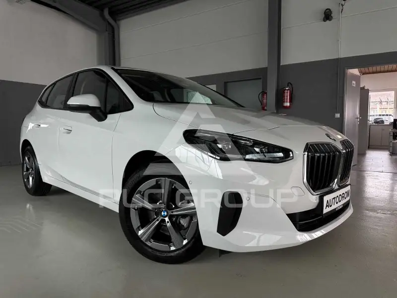 2025 BMW 220