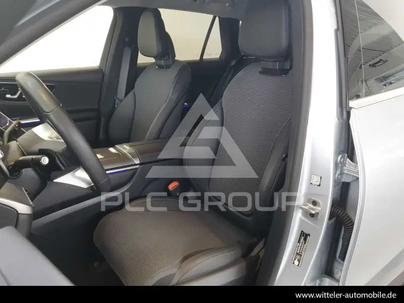 2025 Mercedes Benz GLC 200