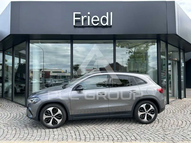 2025 Mercedes Benz GLA 200
