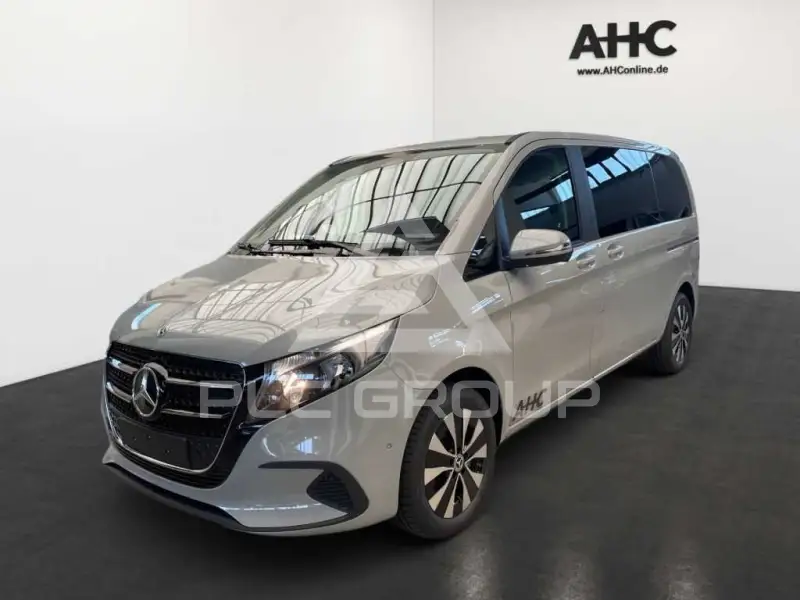 2025 Mercedes Benz V 220