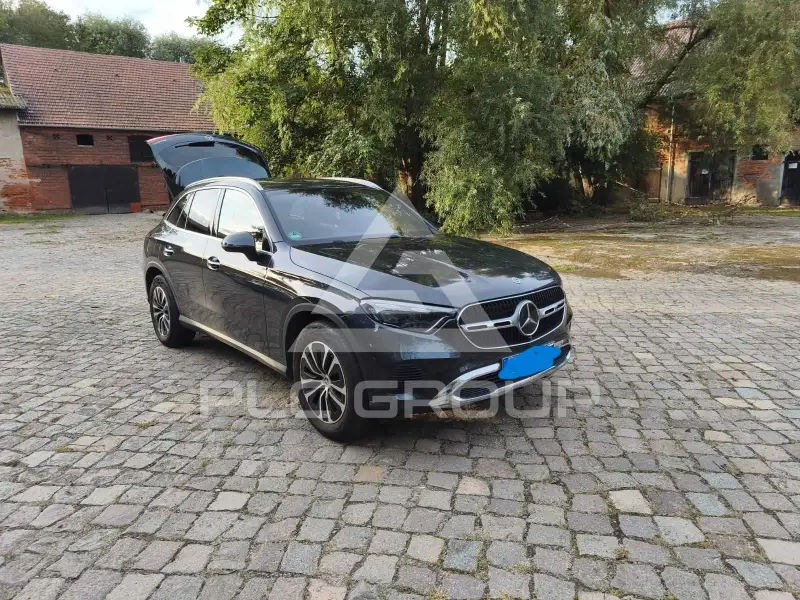 2025 Mercedes Benz GLC 220