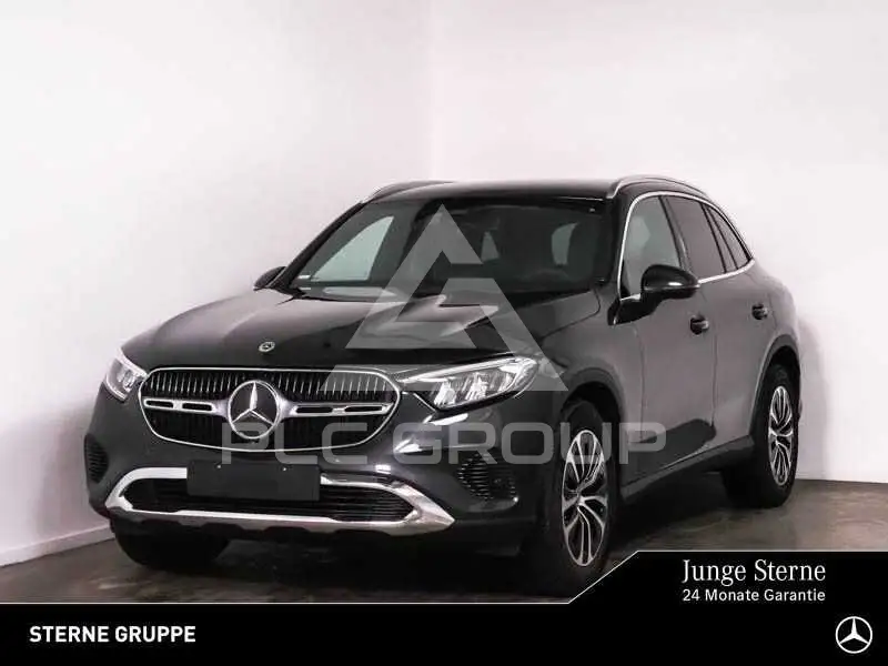 2025 Mercedes Benz GLC 220