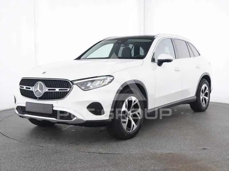 2025 Mercedes Benz GLC 220