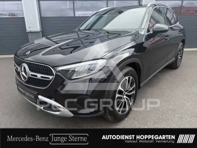 2025 Mercedes Benz GLC 220