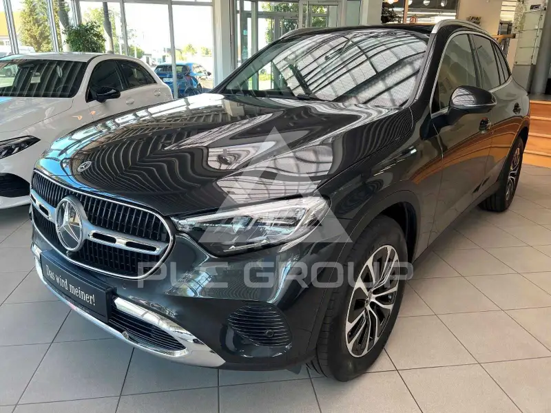2025 Mercedes Benz GLC 220