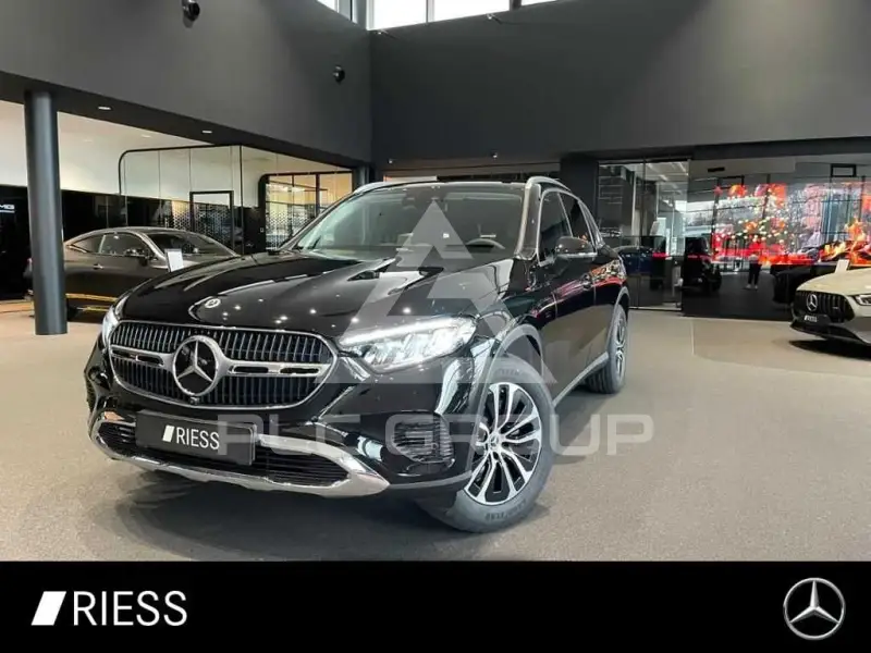 2025 Mercedes Benz GLC 220