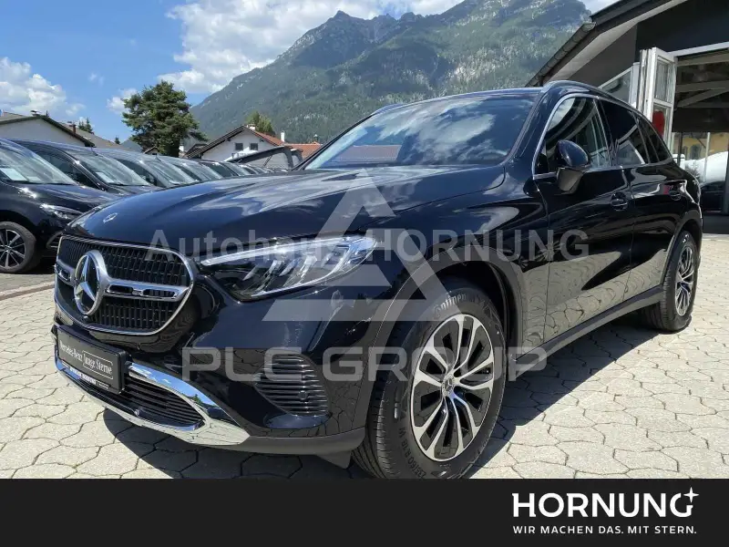 2025 Mercedes Benz GLC 220